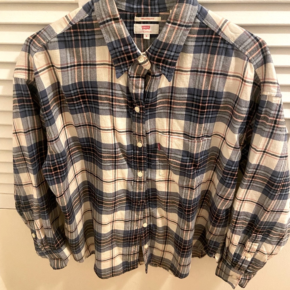 Women Levi plaid flannel shirt size medium relaxed fit